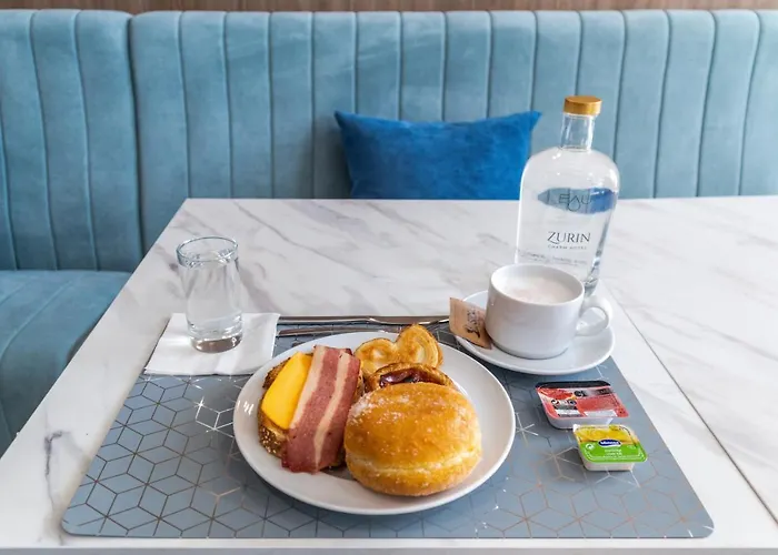 Отель Zurin Charm