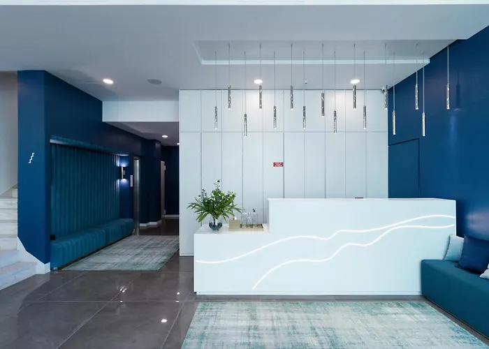 Отель Zurin Charm